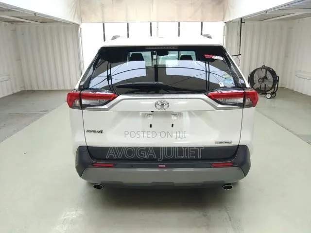 Toyota RAV4 Limited AWD 2020 White