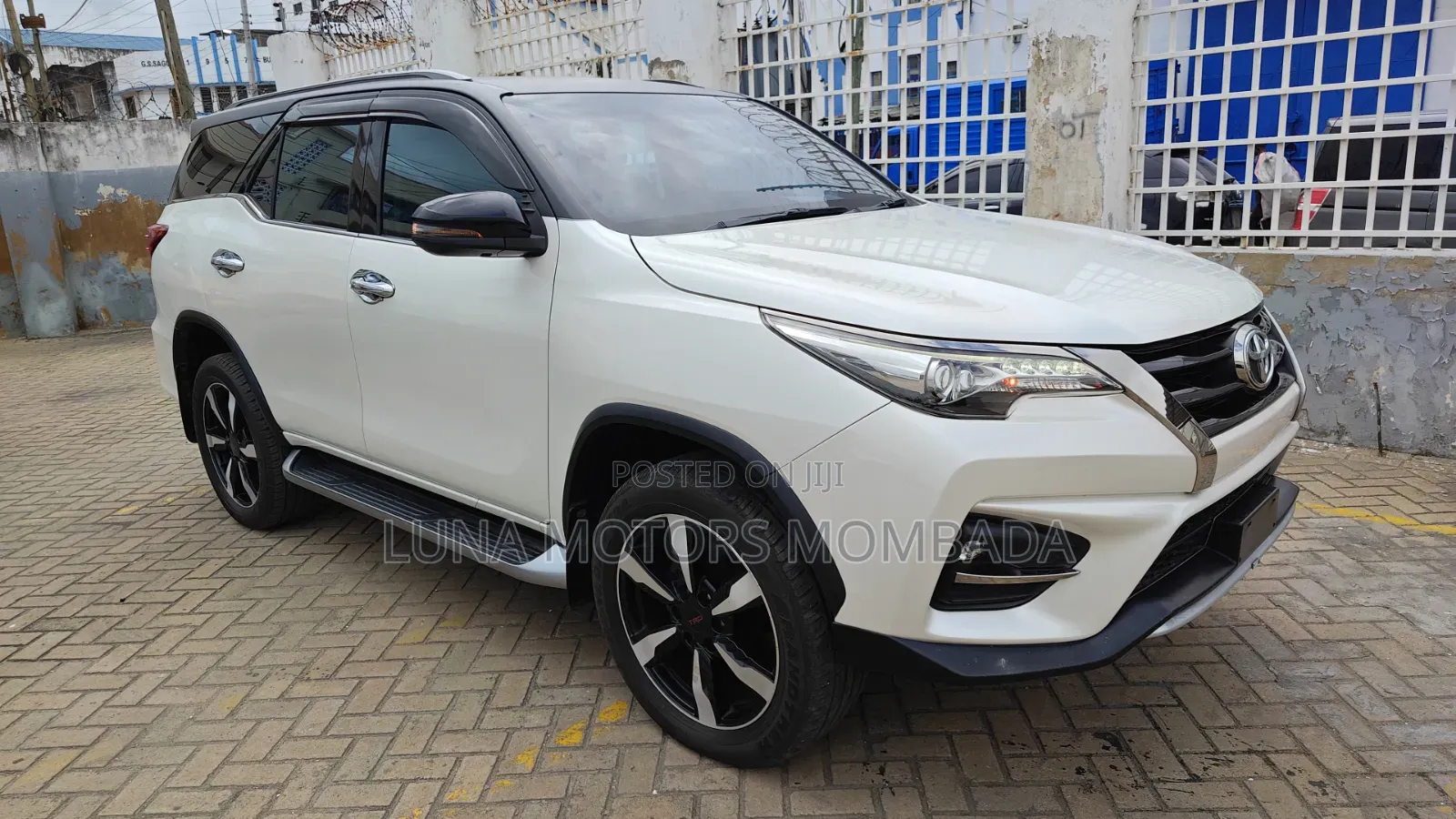 Toyota Fortuner 2.8 D AWD 2019 White