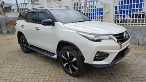 Toyota Fortuner 2.8 D AWD 2019 White