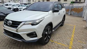 Toyota Fortuner 2.8 D AWD 2019 White