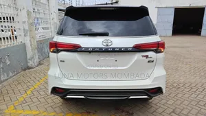 Toyota Fortuner 2.8 D AWD 2019 White