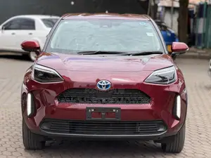 Toyota Yaris Cross 1.5 Hybrid AWD 2021 Burgundy