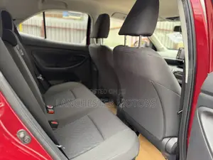 Toyota Yaris Cross 1.5 Hybrid AWD 2021 Burgundy