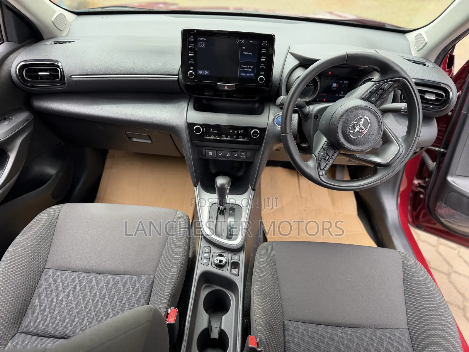 Toyota Yaris Cross 1.5 Hybrid AWD 2021 Burgundy