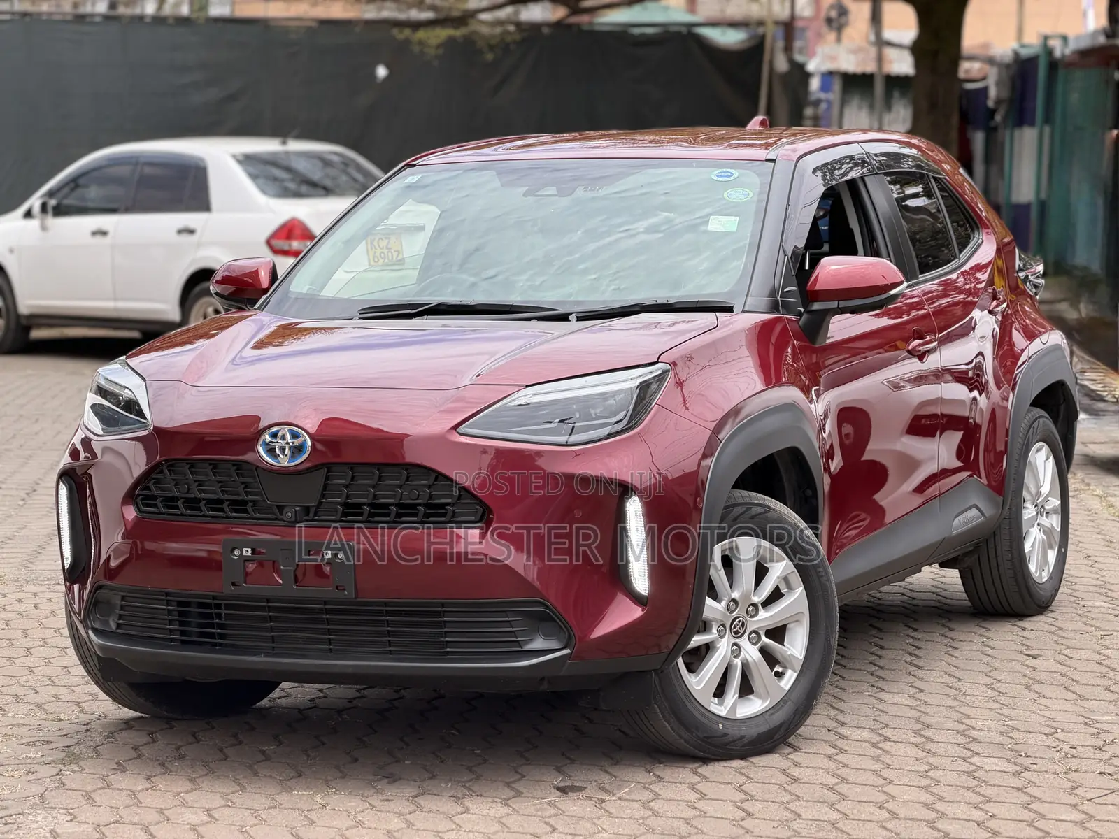 Toyota Yaris Cross 1.5 Hybrid AWD 2021 Burgundy