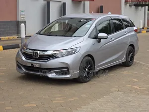 Honda Fit Shuttle 2019 Silver