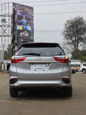 Honda Fit Shuttle 2019 Silver