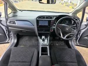 Honda Fit Shuttle 2019 Silver