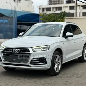 Audi Q5 2.0T Premium AWD quattro 2019 White