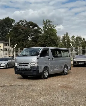 Toyota HiAce 2018 Silver