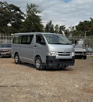 Toyota HiAce 2018 Silver