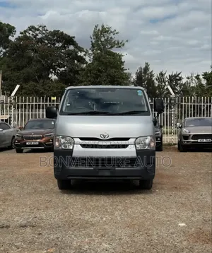 Toyota HiAce 2018 Silver