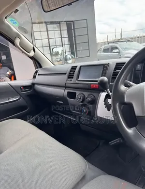 Toyota HiAce 2018 Silver