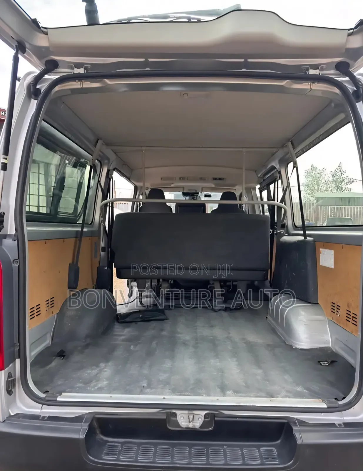 Toyota HiAce 2018 Silver