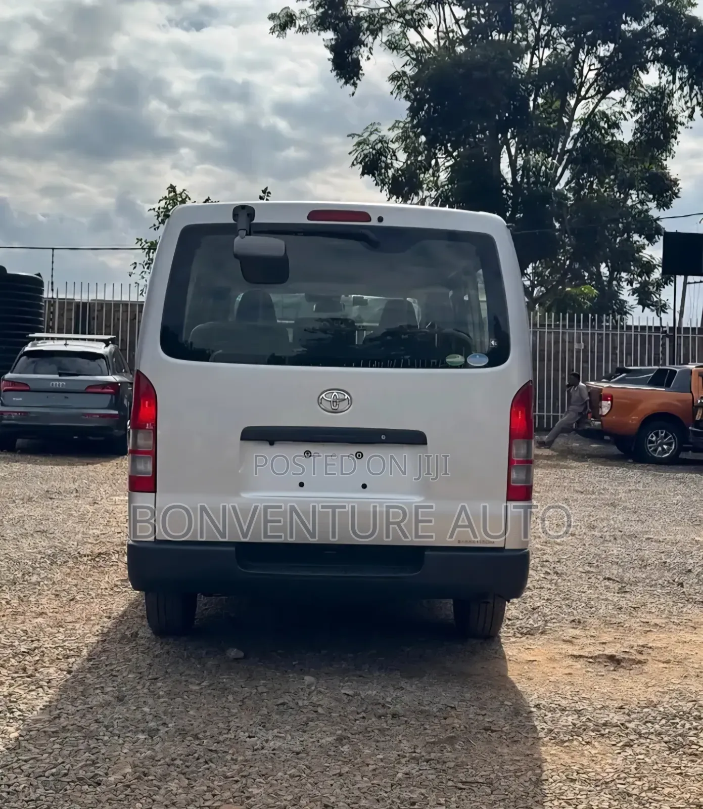 Toyota HiAce 2018 Silver