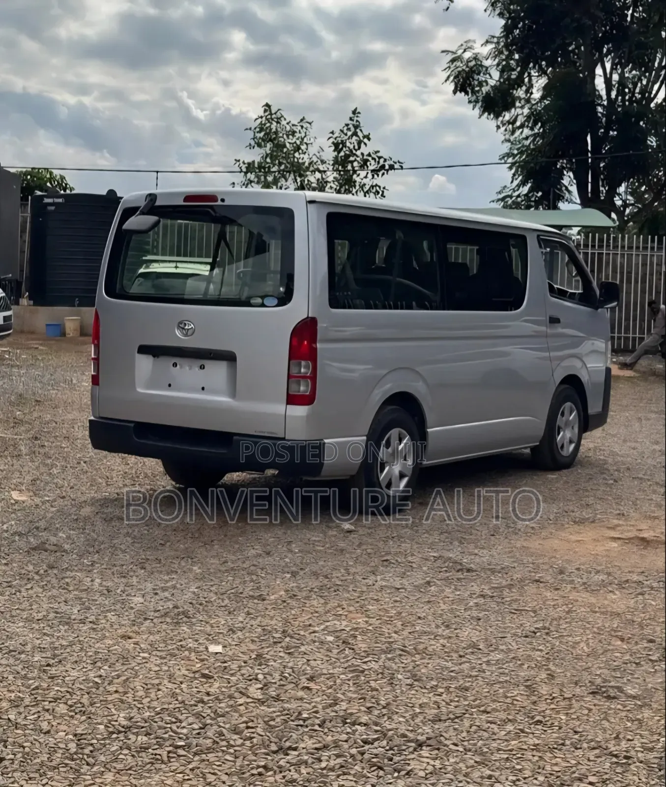 Toyota HiAce 2018 Silver
