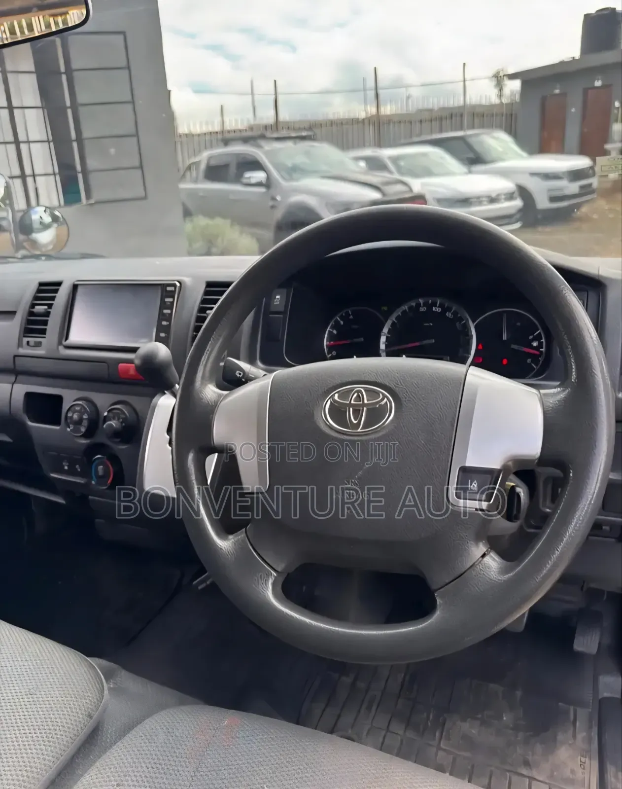 Toyota HiAce 2018 Silver