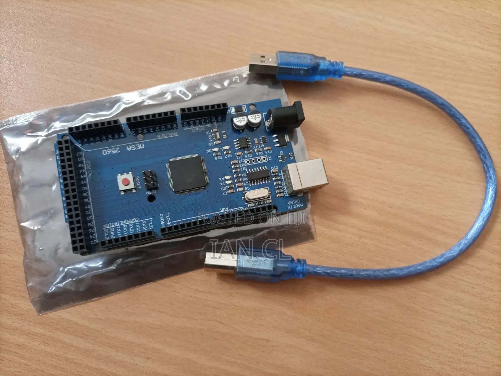 Arduino Mega 2560 R3 + Cable