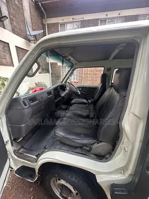 Nissan Caravan (Urvan) 2013 White