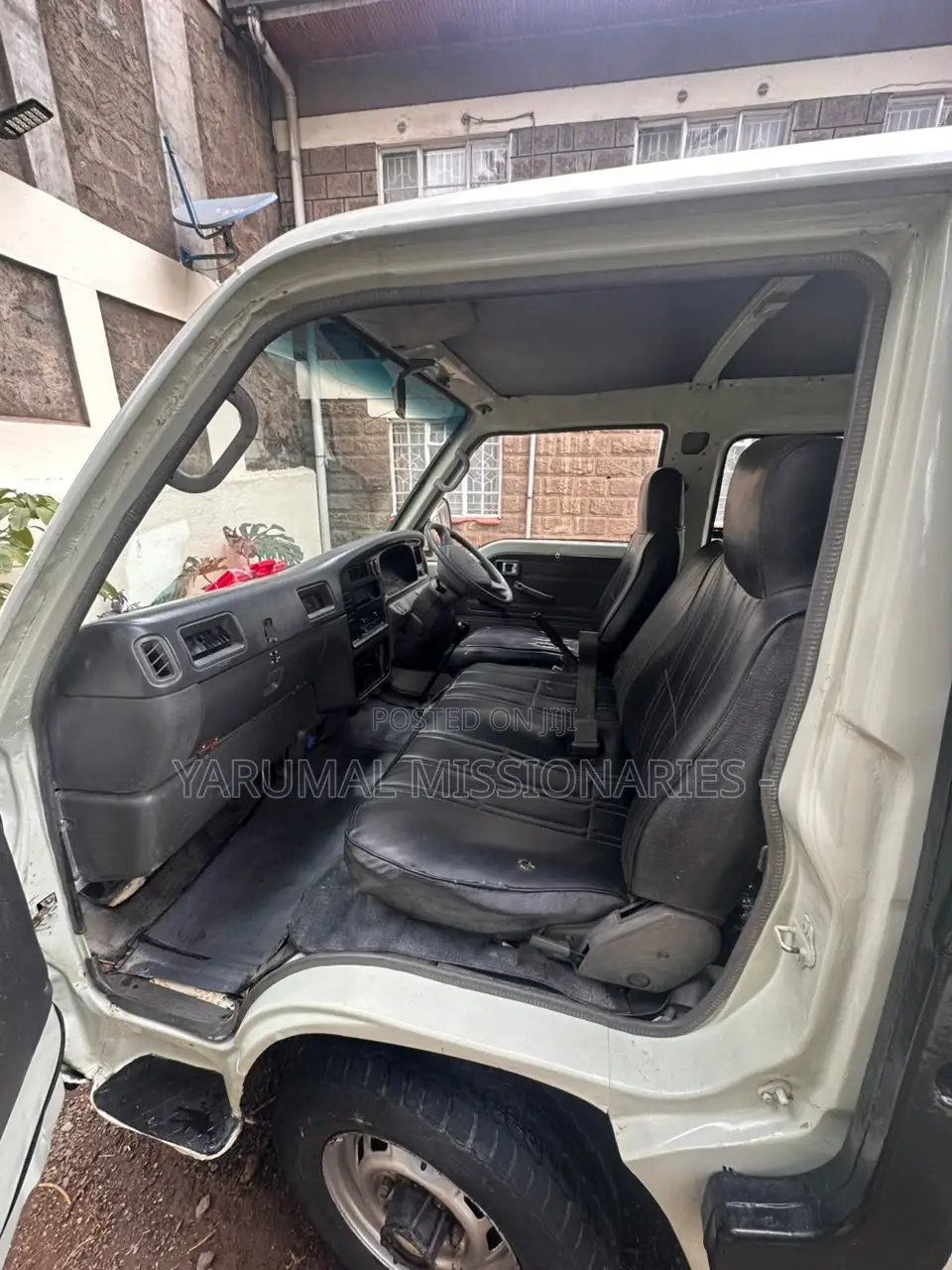 Nissan Caravan (Urvan) 2013 White