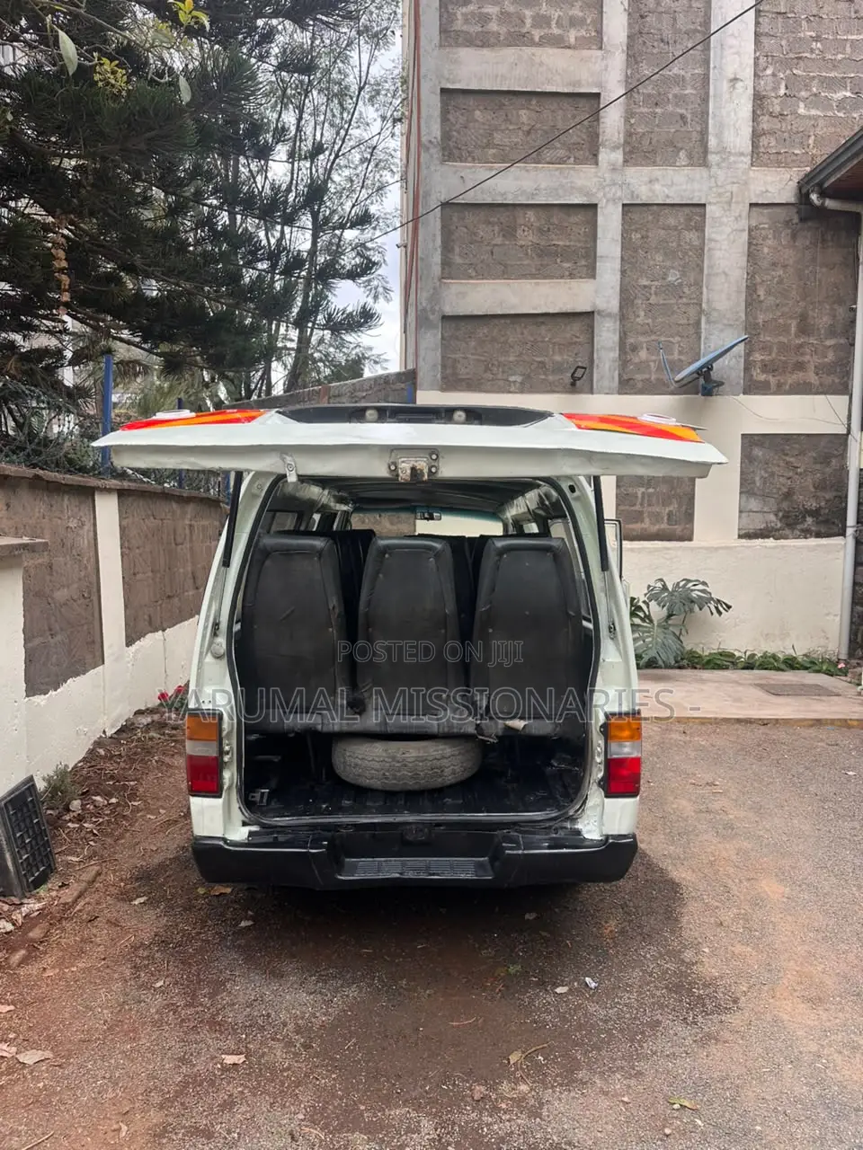 Nissan Caravan (Urvan) 2013 White