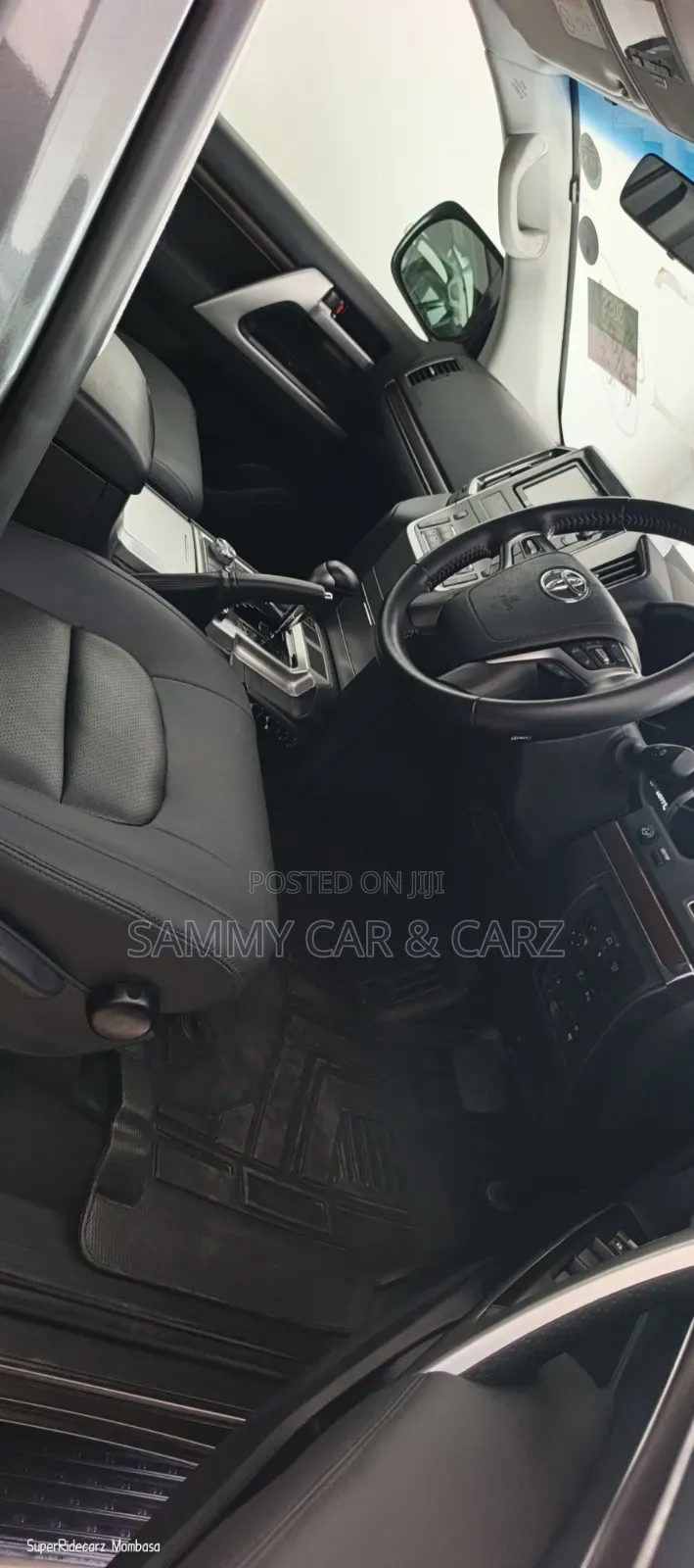 Toyota Land Cruiser 4.6 V8 ZX 2019 Gray