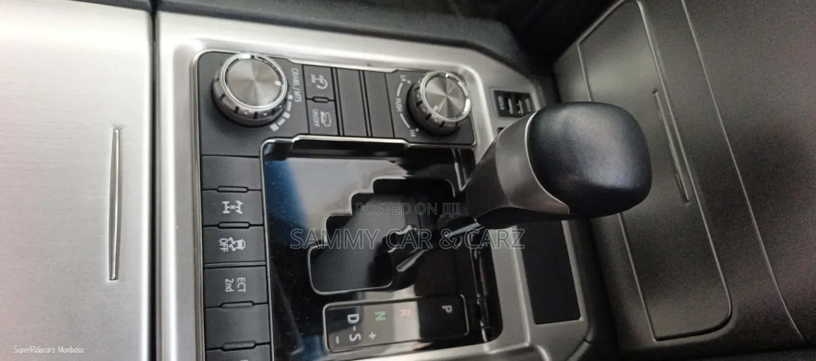 Toyota Land Cruiser 4.6 V8 ZX 2019 Gray
