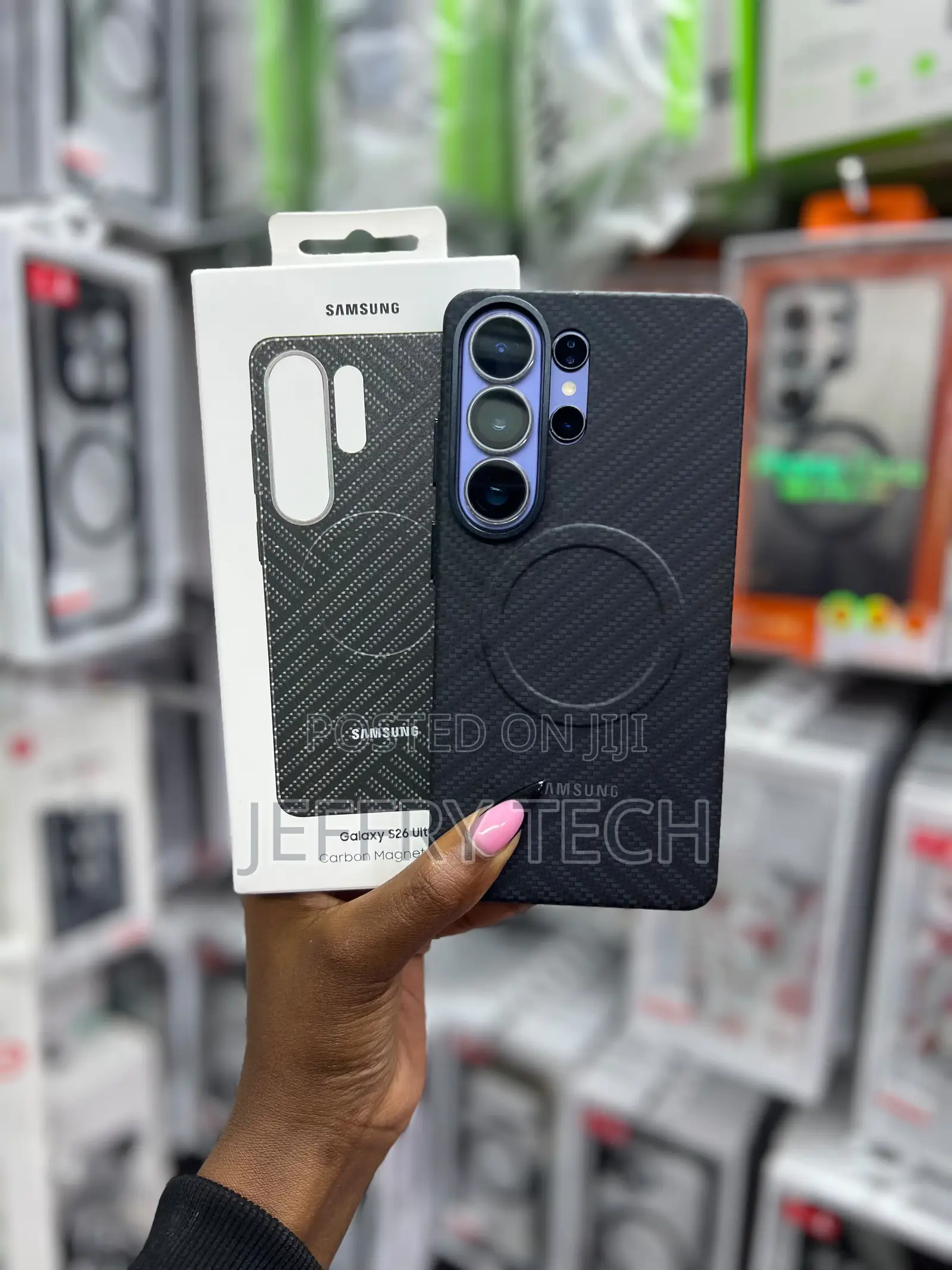Samsung Galaxy S26 Ultra Carbon Magnet Case in Black.