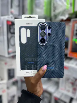 Samsung Galaxy S26 Ultra Carbon Magnet Case in Black.