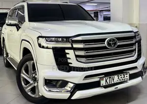 Toyota Land Cruiser LC300 2023 White