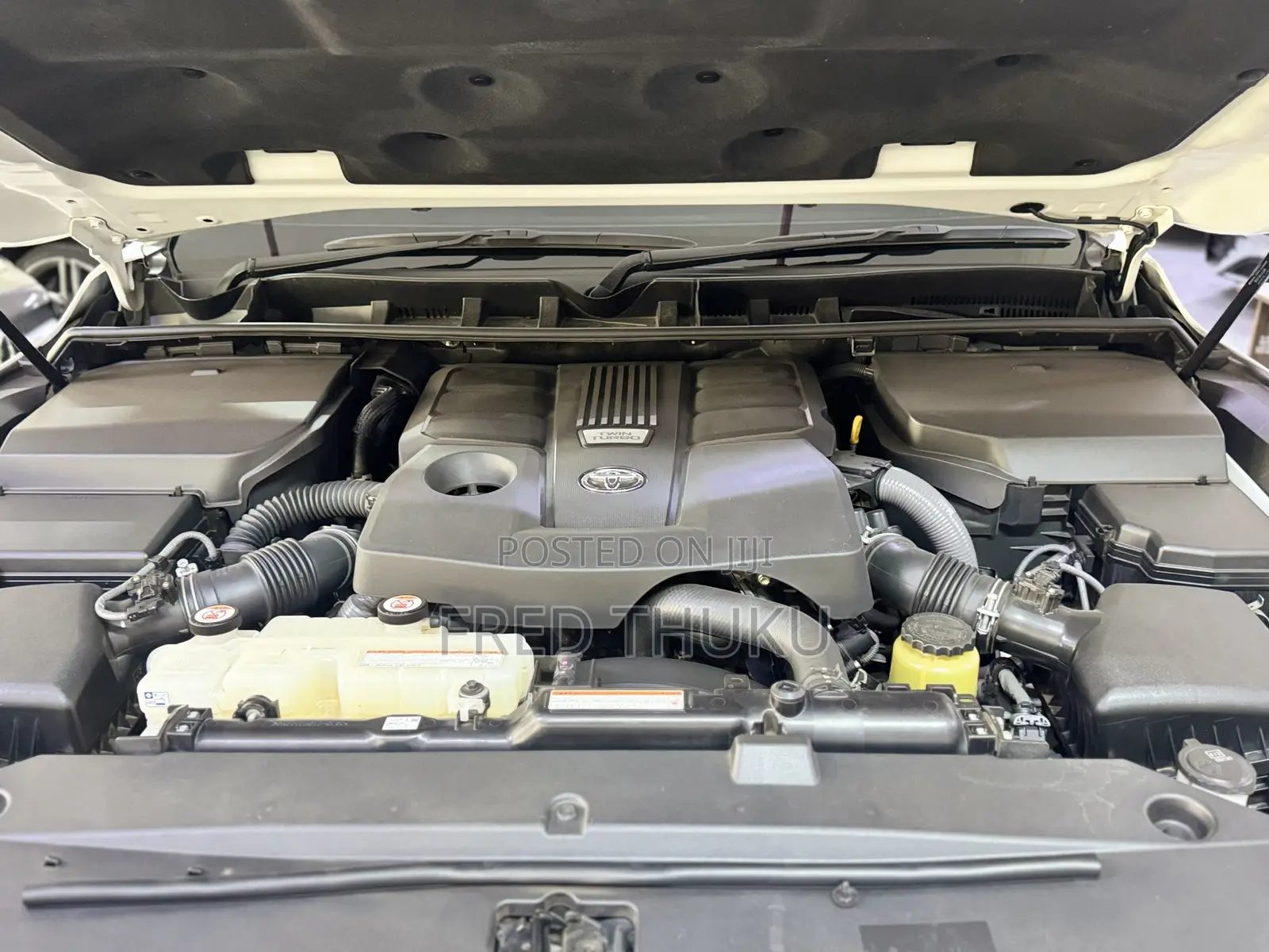 Toyota Land Cruiser LC300 2023 White