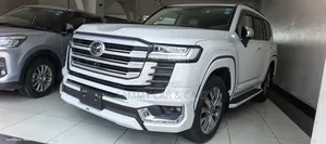 Toyota Land Cruiser LC300 2023 White