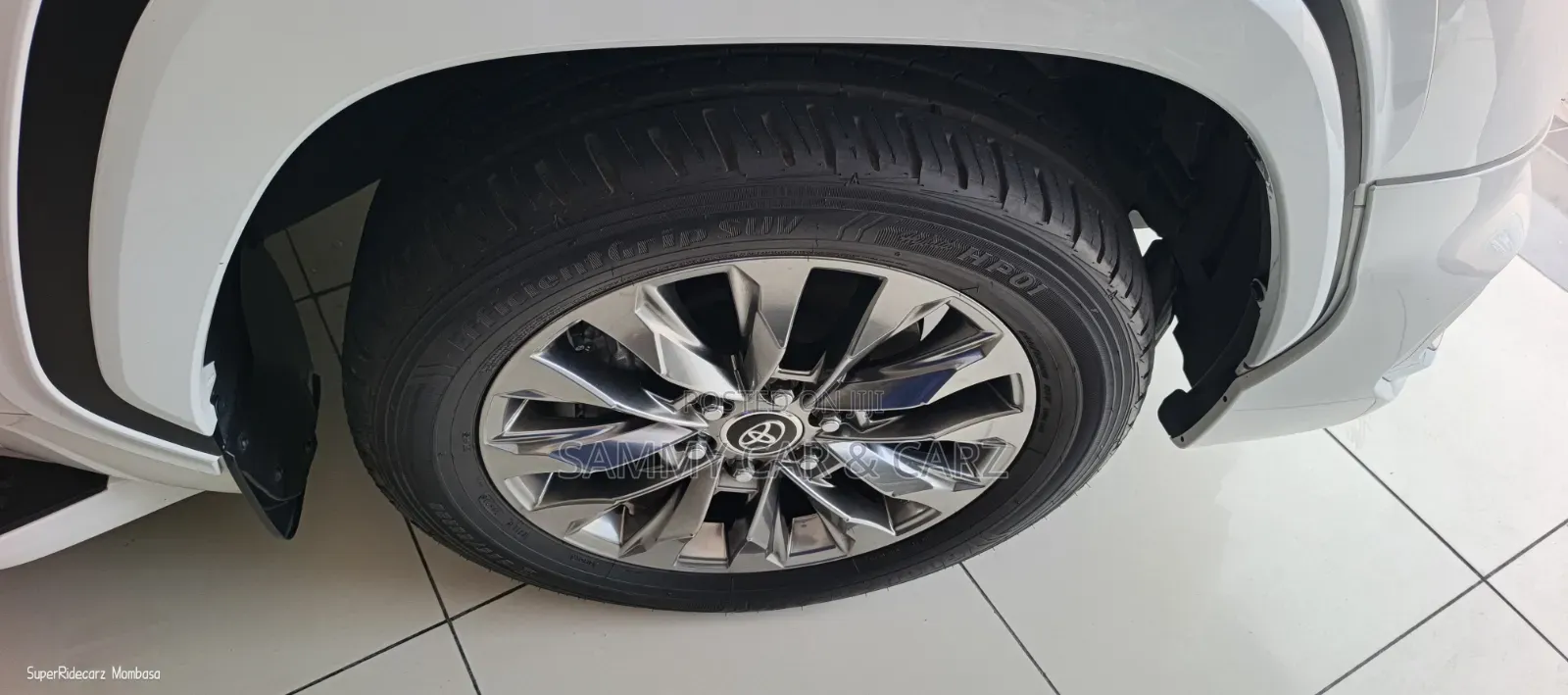 Toyota Land Cruiser LC300 2023 White