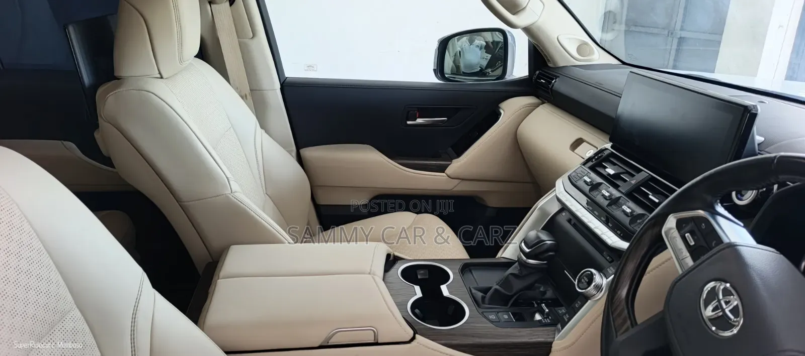 Toyota Land Cruiser LC300 2023 White