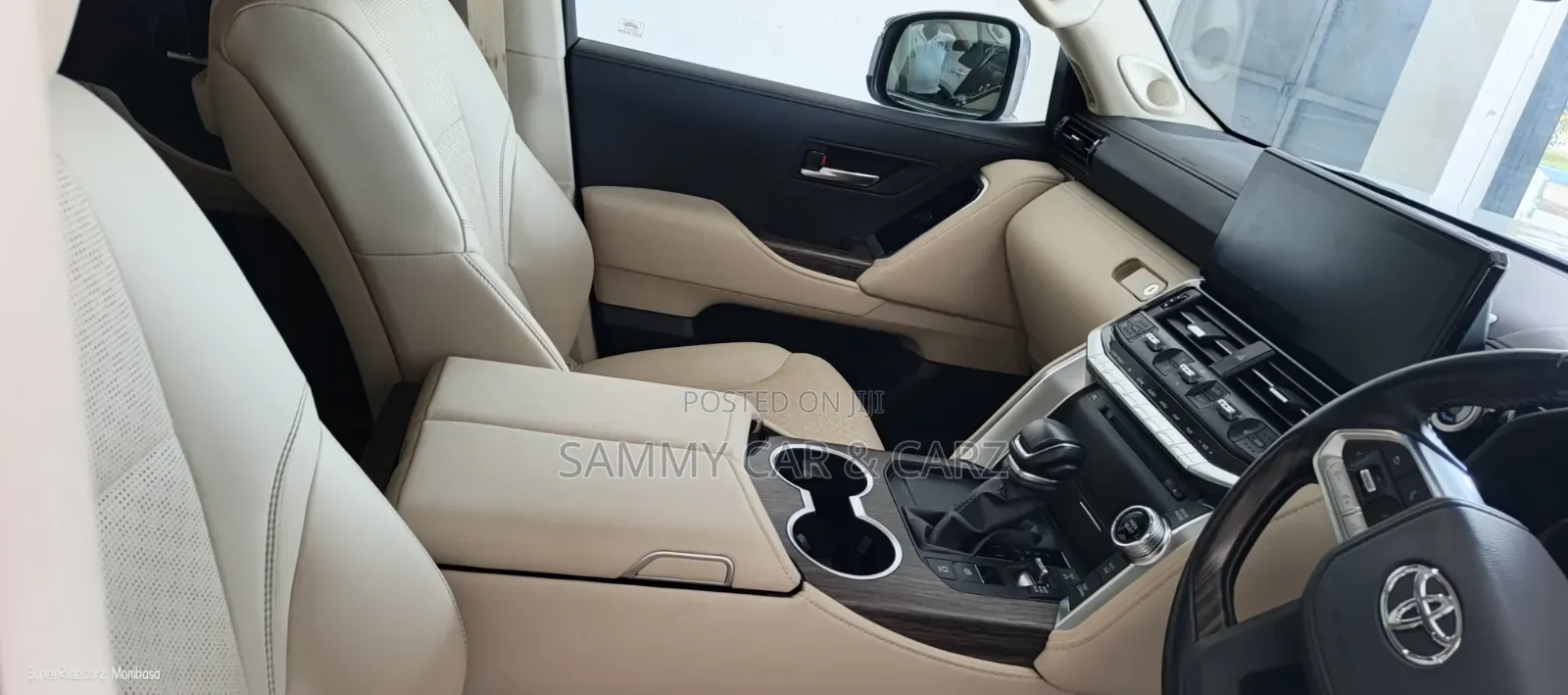 Toyota Land Cruiser LC300 2023 White