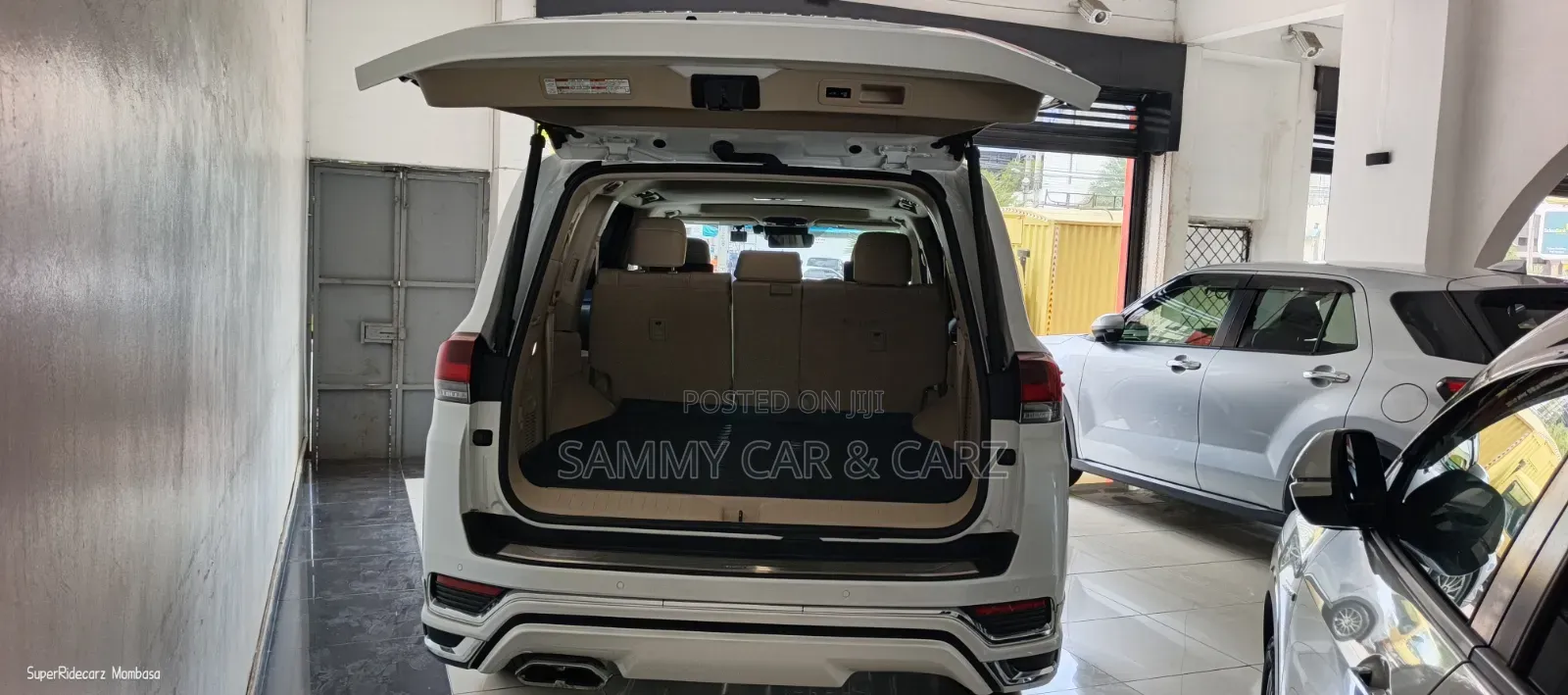Toyota Land Cruiser LC300 2023 White