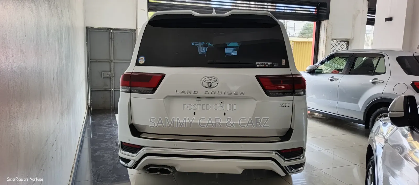 Toyota Land Cruiser LC300 2023 White