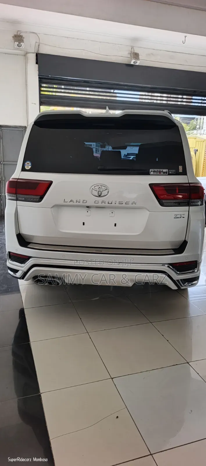 Toyota Land Cruiser LC300 2023 White
