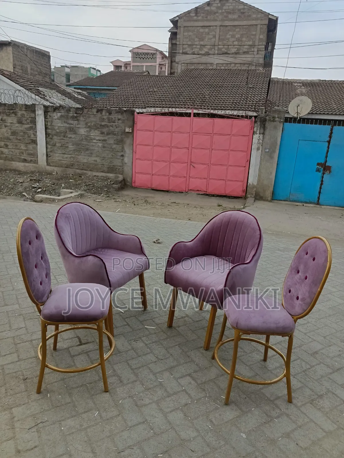 A Set of 4 Manicure Seats