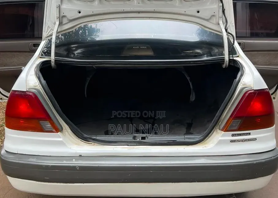 Toyota Corolla 1998 White