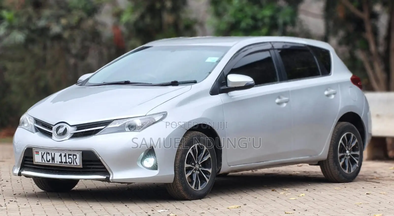 Toyota Auris 2013 Silver