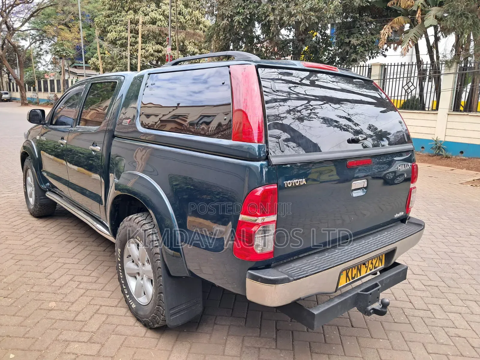 Toyota Hilux 2011 Green