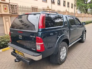Toyota Hilux 2011 Green