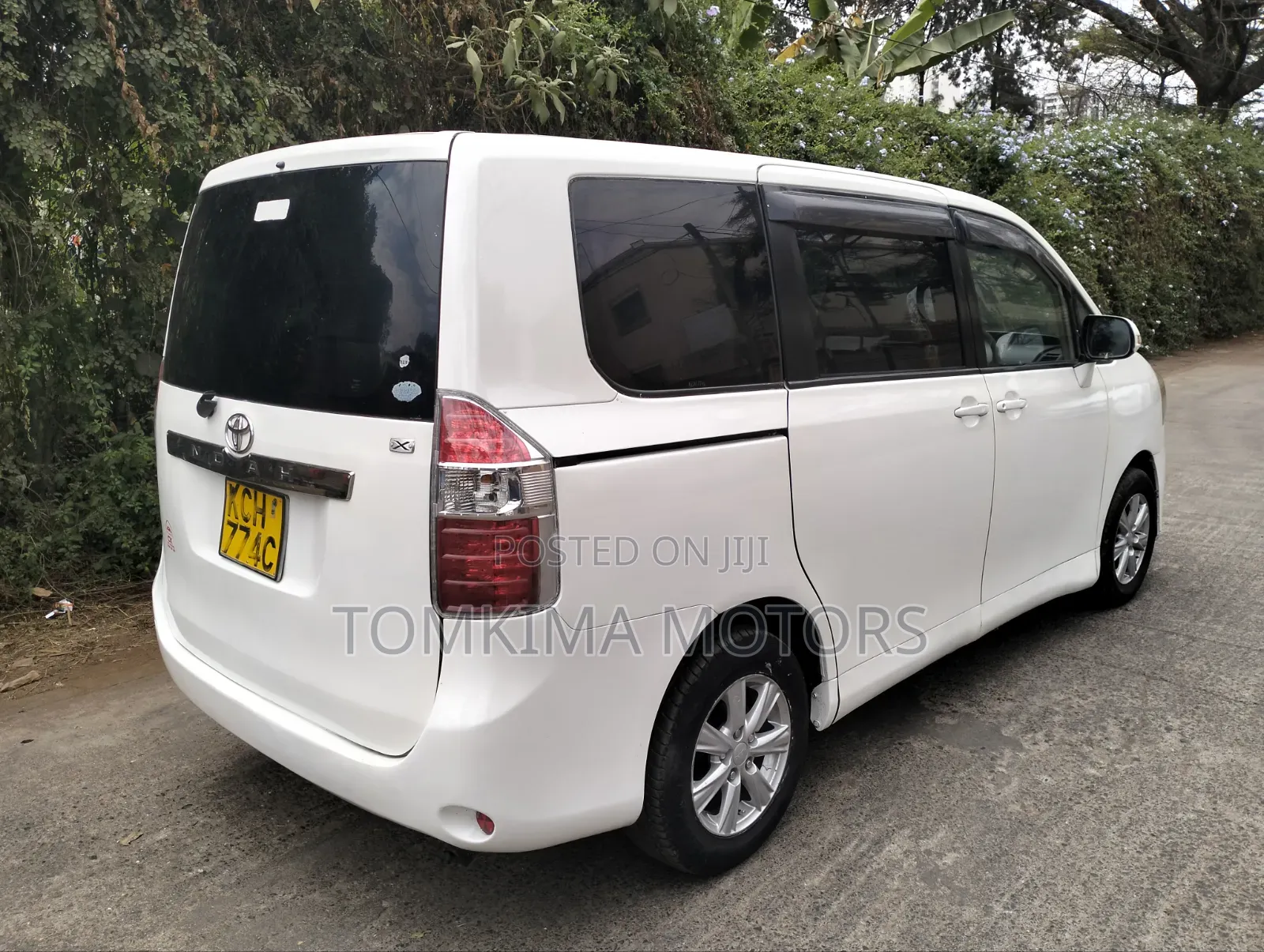 Toyota Noah 2009 White