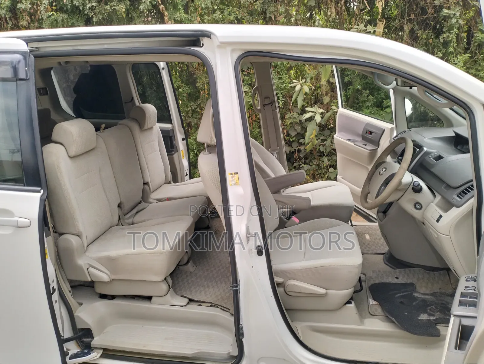 Toyota Noah 2009 White