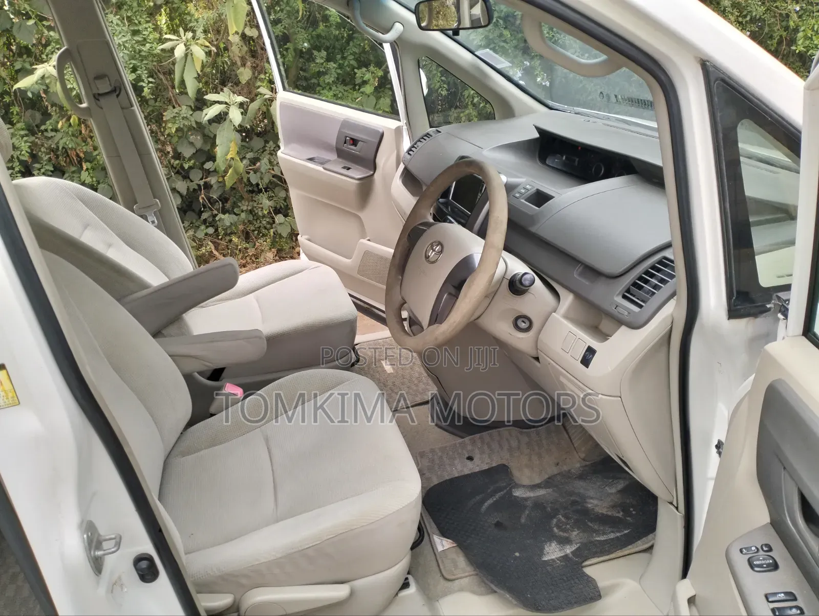 Toyota Noah 2009 White