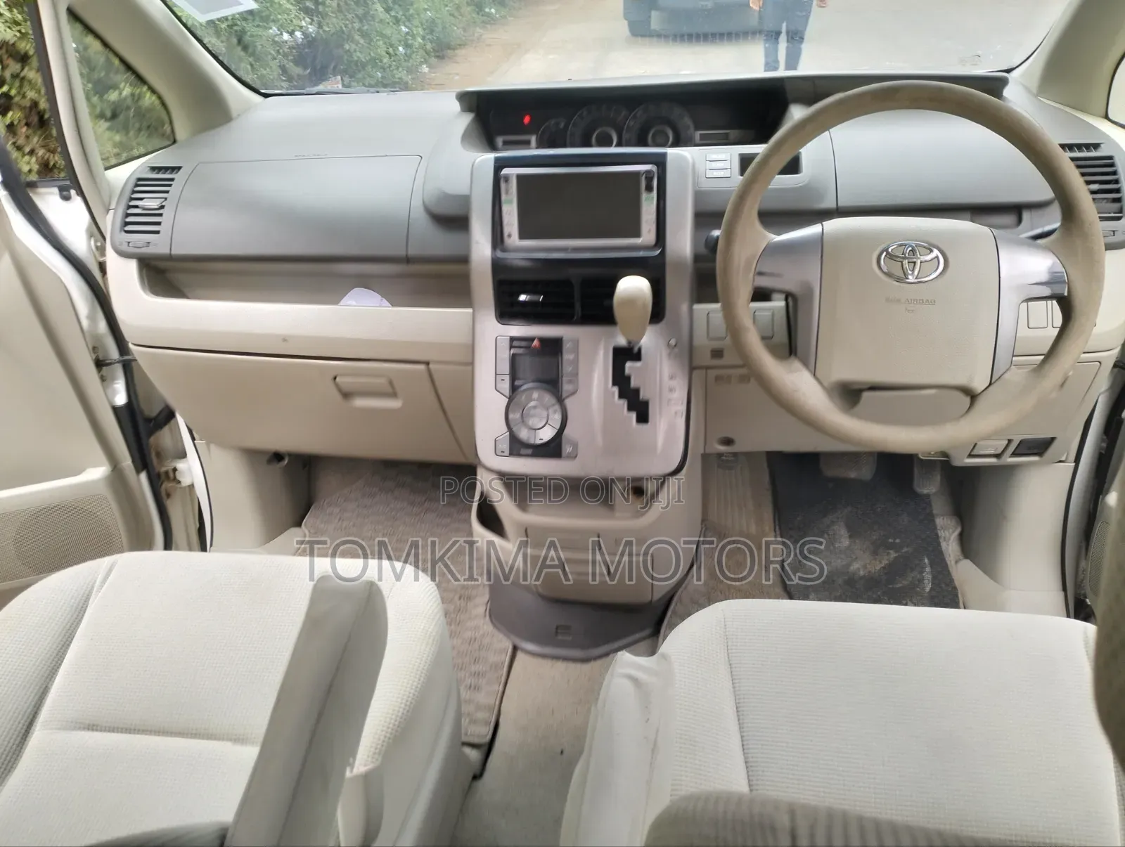 Toyota Noah 2009 White