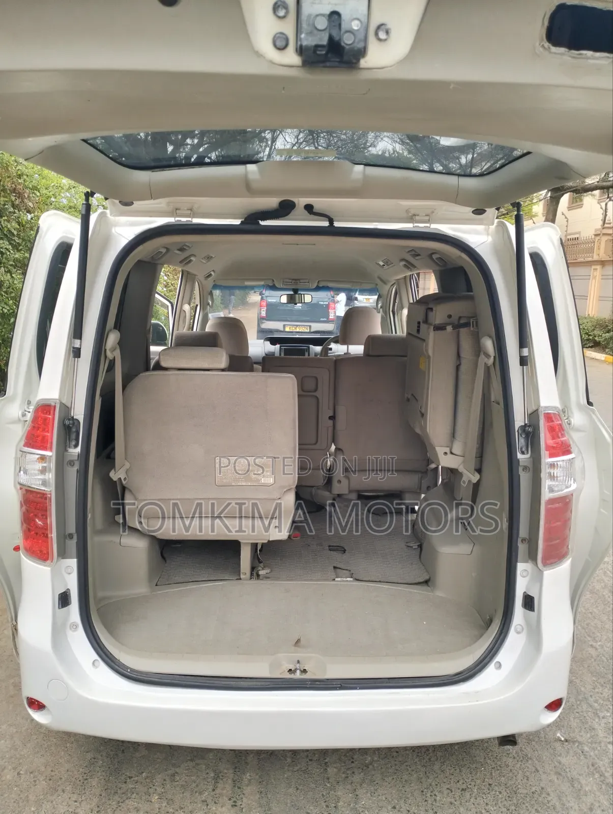 Toyota Noah 2009 White