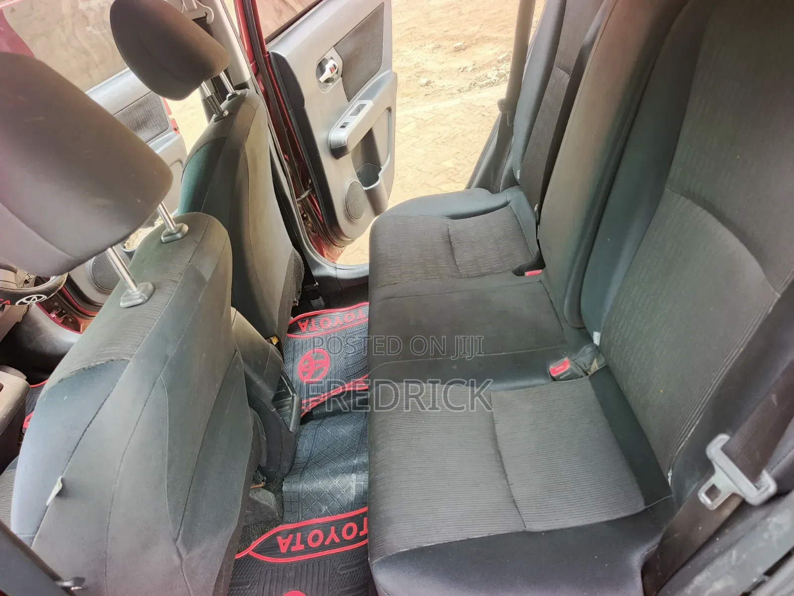 Toyota Corolla Rumion 2011 Red