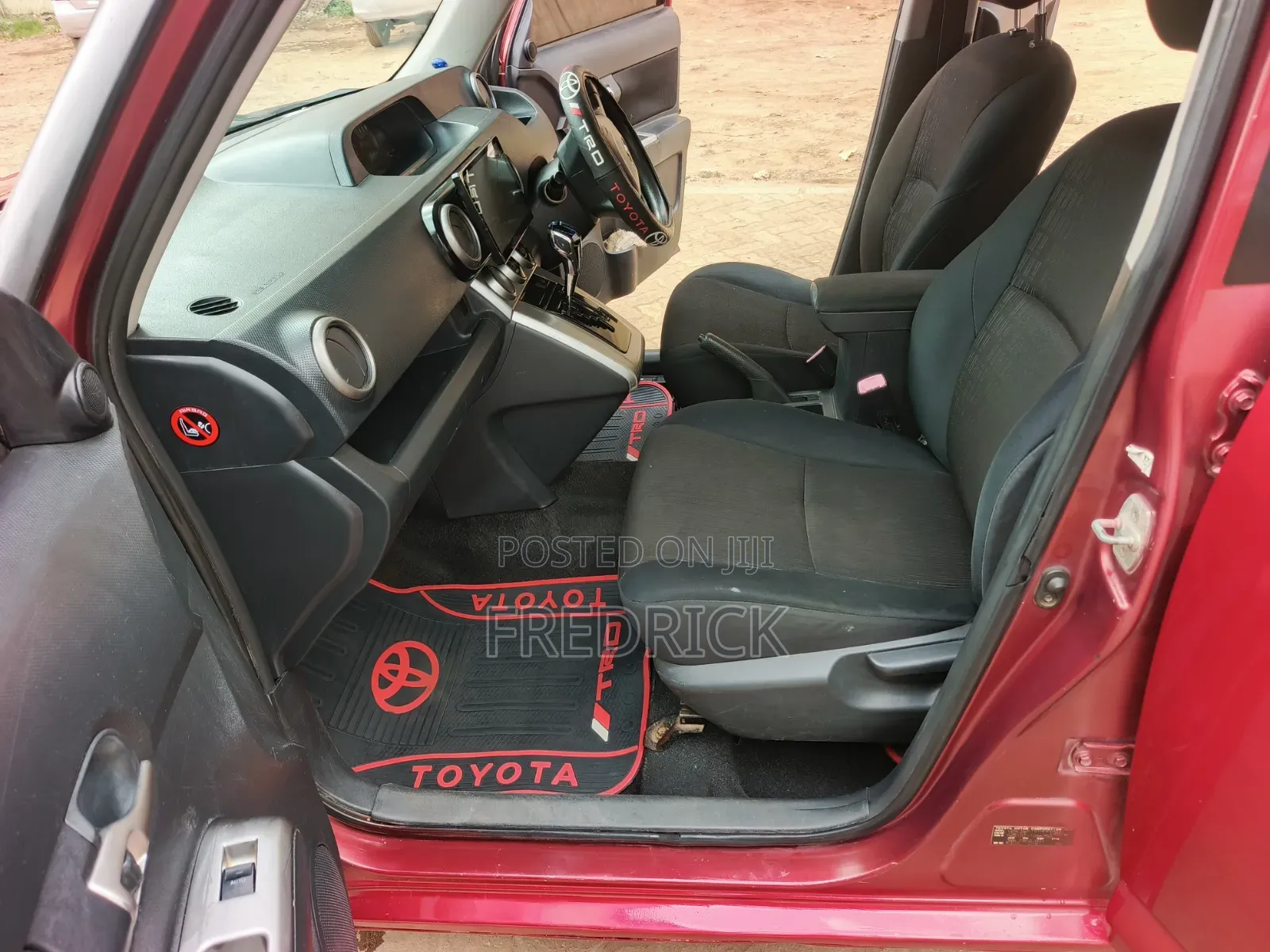 Toyota Corolla Rumion 2011 Red